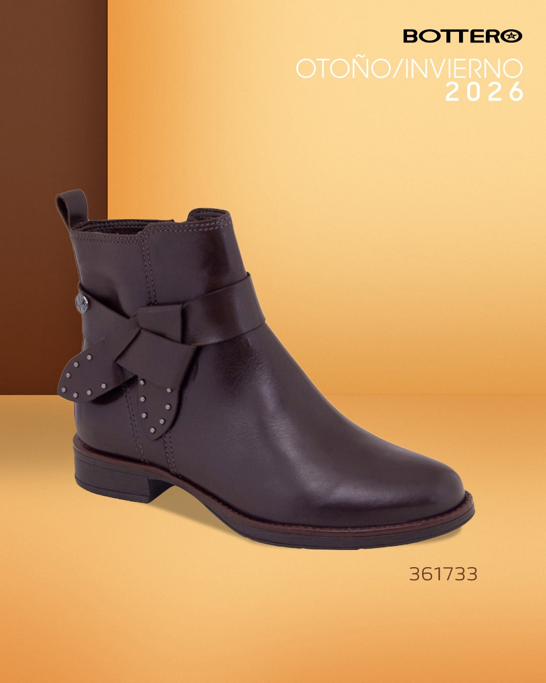 Botín de Cuero, Caña Corta con Lazo Lateral y Detalles Metálicos, Taco Bajo