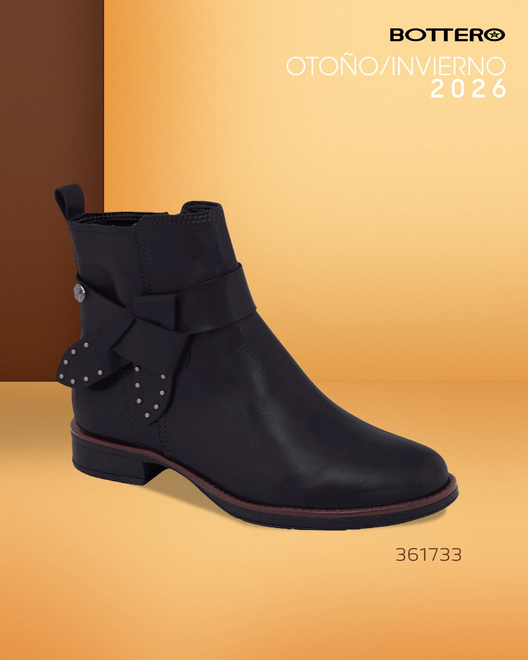 Botín de Cuero, Caña Corta con Lazo Lateral y Detalles Metálicos, Taco Bajo